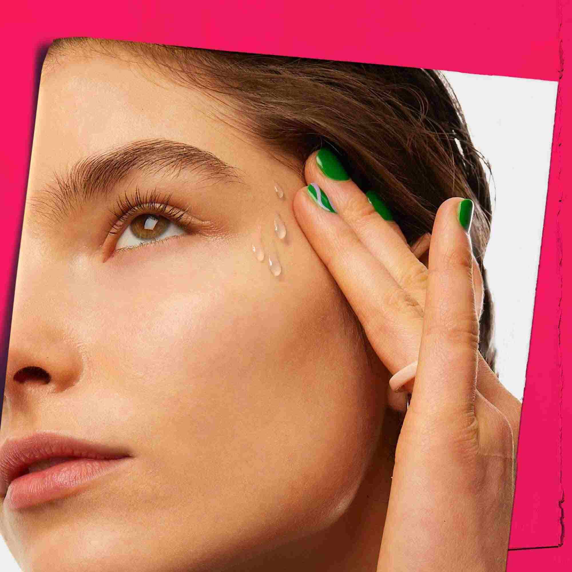 Ultra Pure 9.8% Glycolic Acid Serum, нанасян върху кожата.