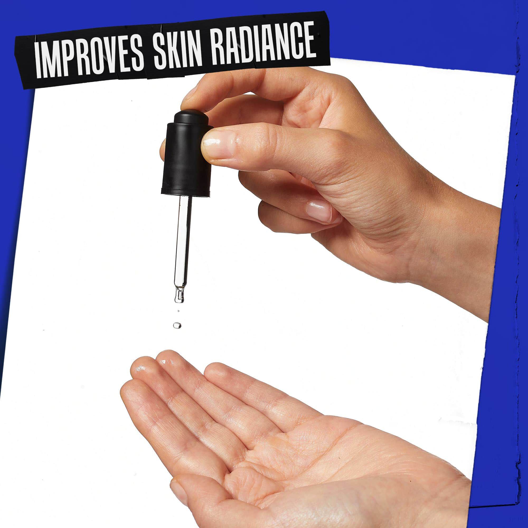 Ръка, върху която се капва Midnight Recovery Concentrate, с надпис „Подобрява сиянието на кожата“.