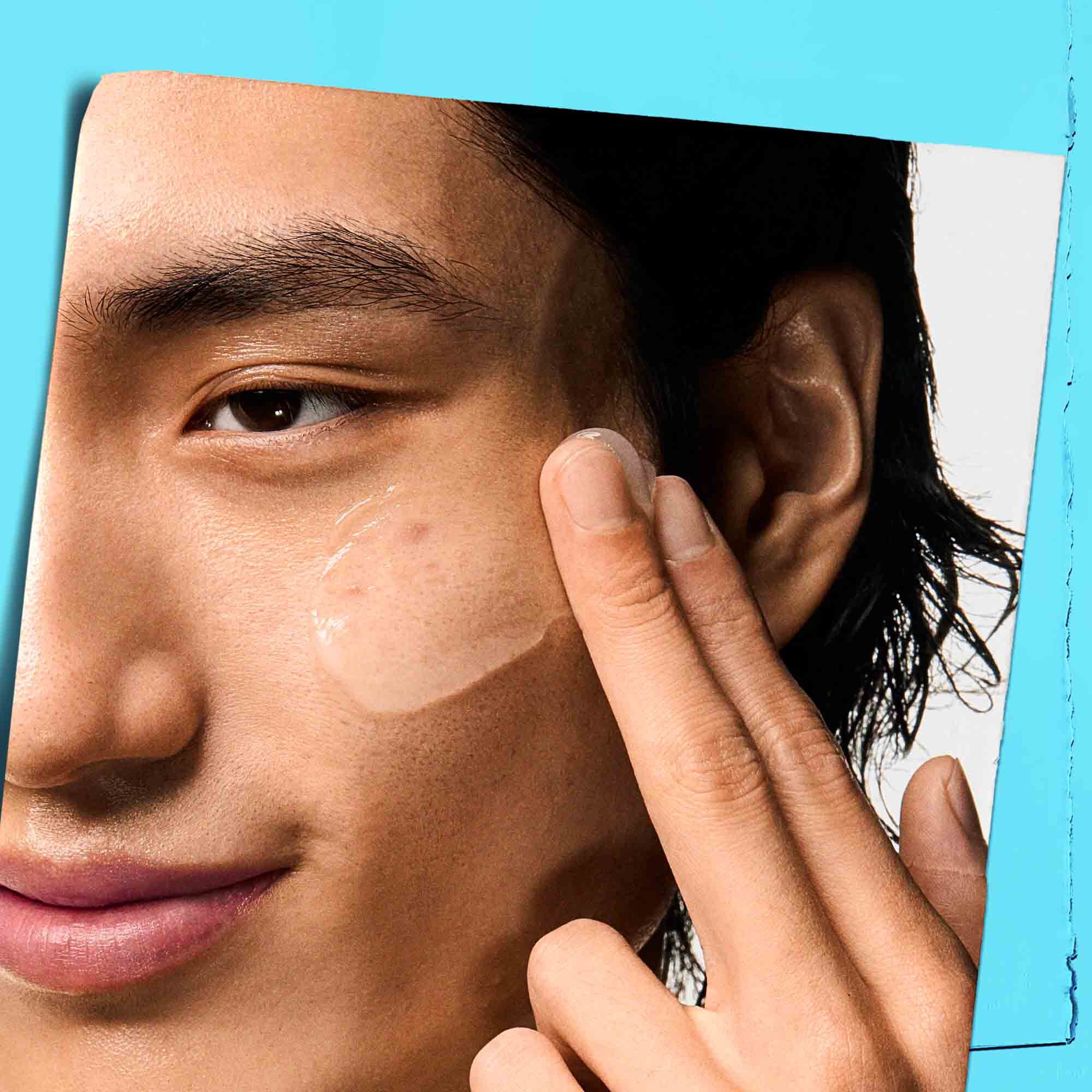 Ultra Facial Oil-Free Gel Cream, нанесен върху лицето на модел.