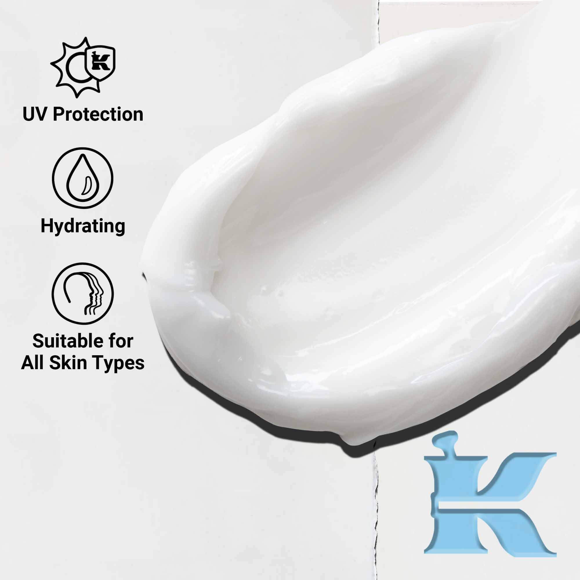 Близък план на натривка от текстурата на Ultra Facial Cream SPF 30, показващ лека, кремообразна формула. Текстът подчертава UV защитата и ползите от хидратацията.