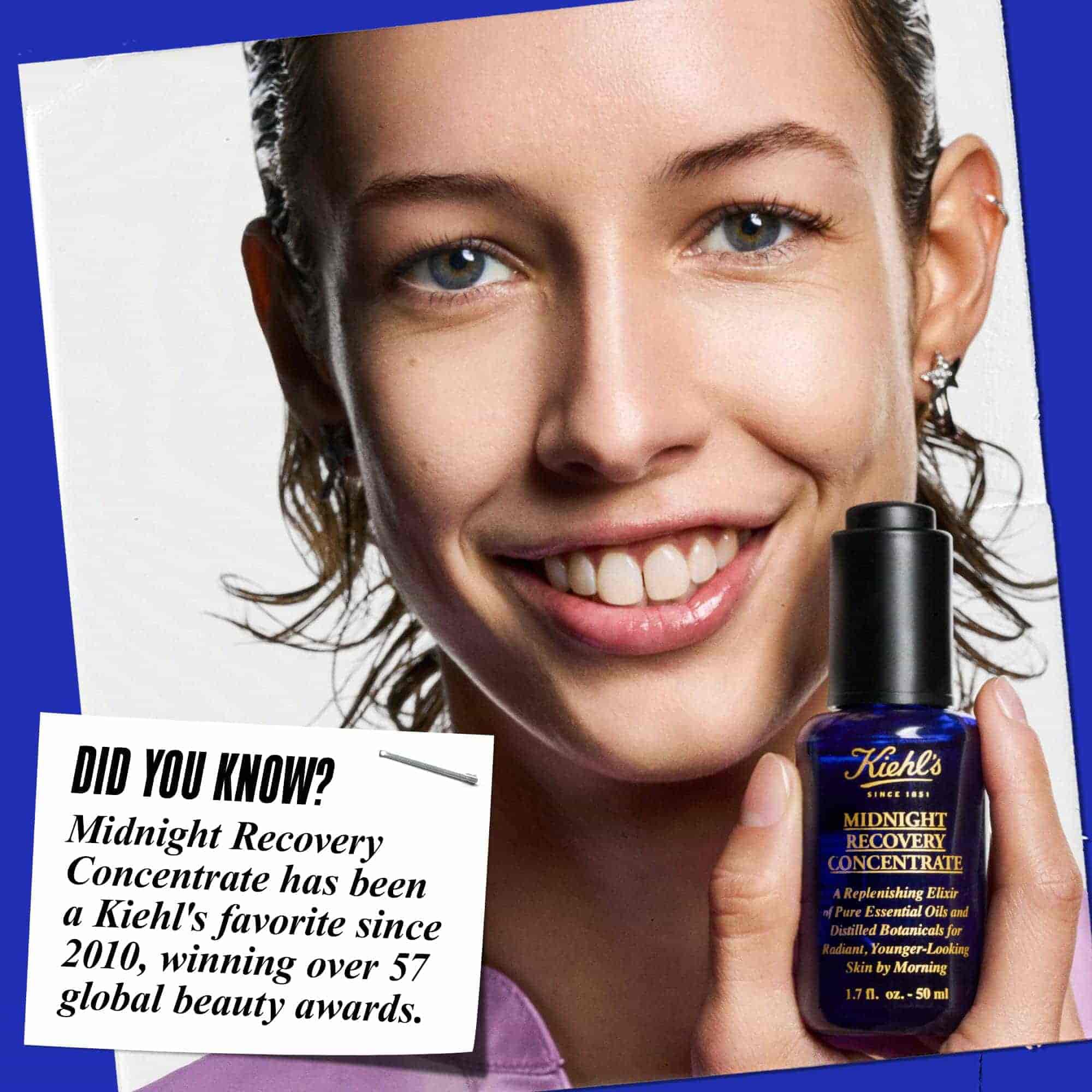 Човек, държащ бутилка масло за лице Midnight Recovery Concentrate и усмихващ се. Текстът гласи: „Знаехте ли? Midnight Recovery Concentrate е любим продукт на Kiehl's от 2010 г., спечелил над 57 световни награди за красота.“