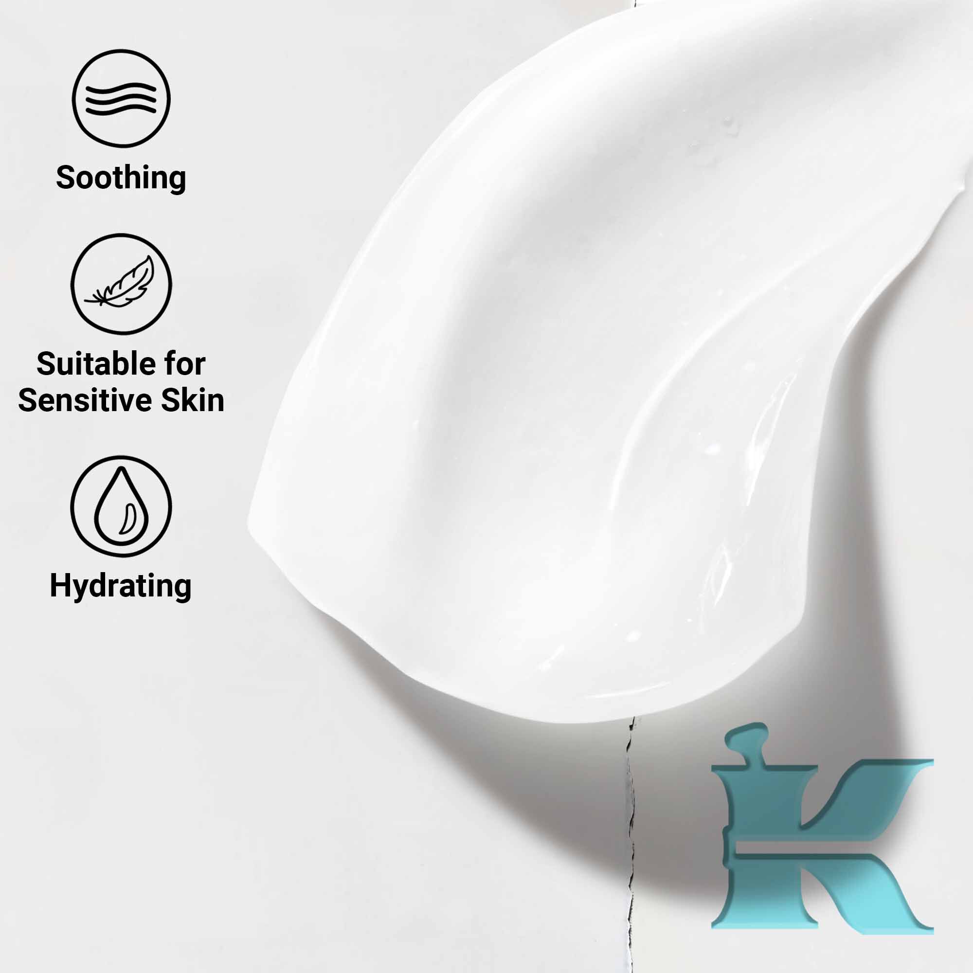 Близък план на натривка от текстурата на Ultra Facial Oil-Free Gel Cream, показващ успокояващи, хидратиращи ползи и пригодност за чувствителна кожа.