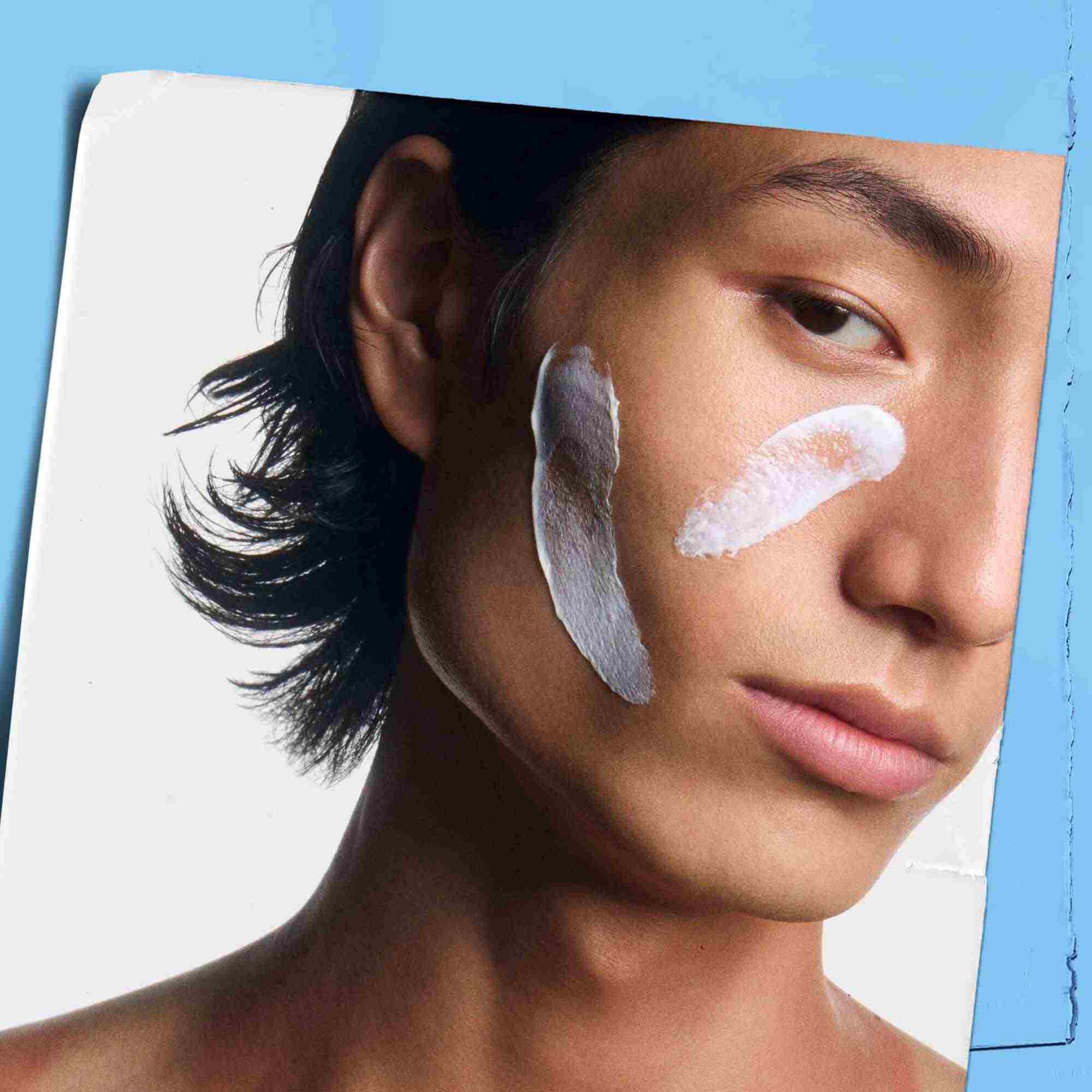 Ultra Facial Cream SPF 30, нанесен върху лицето на модел.