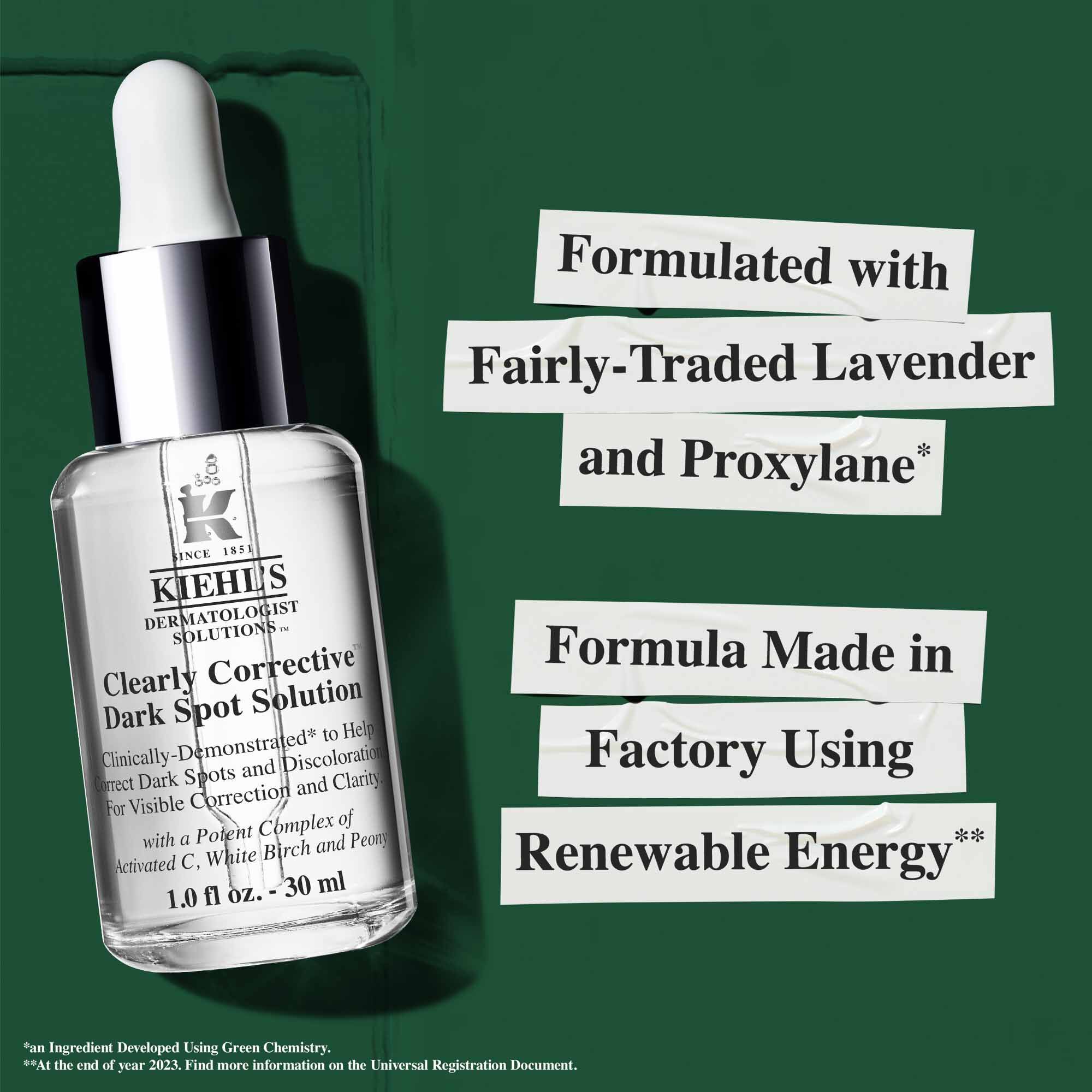Бутилка Clearly Corrective Dark Spot Solution с твърдения за устойчивост относно възобновяема енергия и рециклирано стъкло.