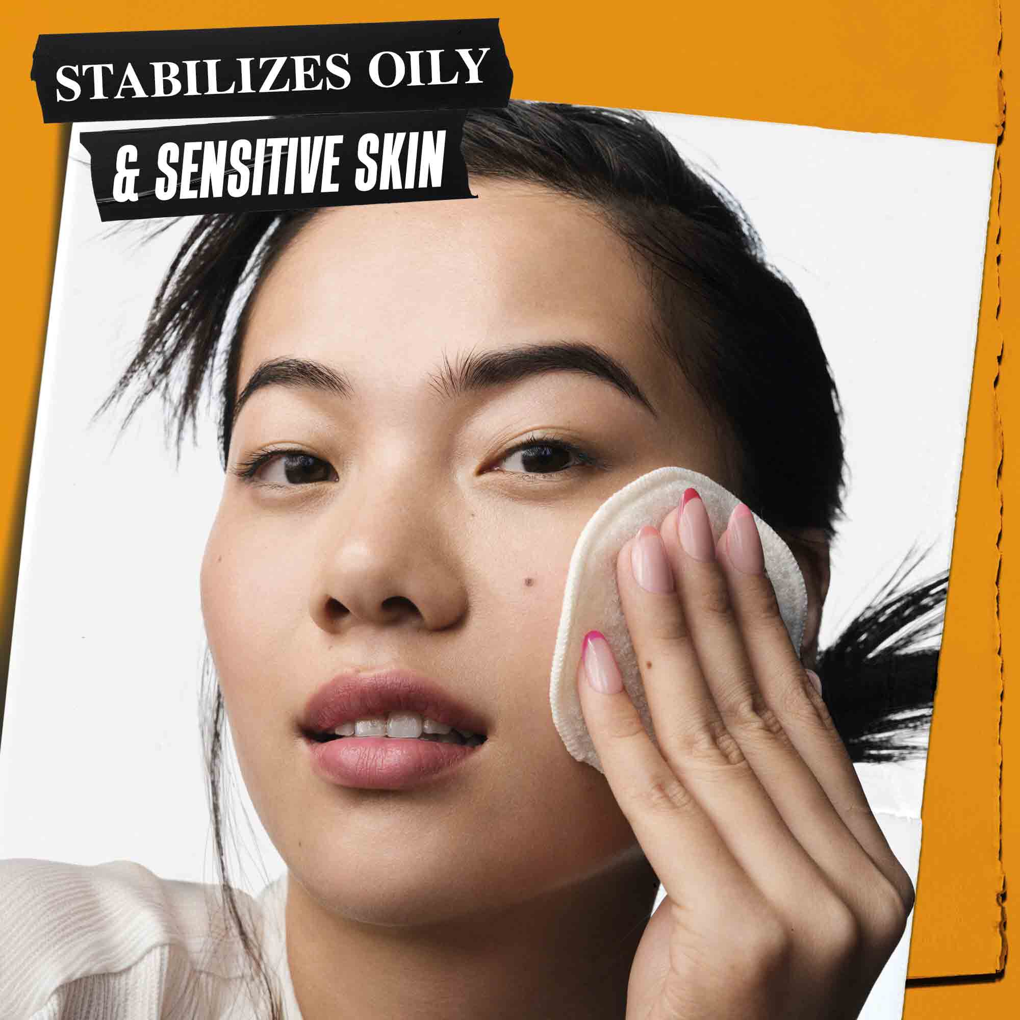 Човек, нанасящ Calendula Herbal-Extract Toner върху кожата си. Текстът подчертава способността му да стабилизира мазна и чувствителна кожа.