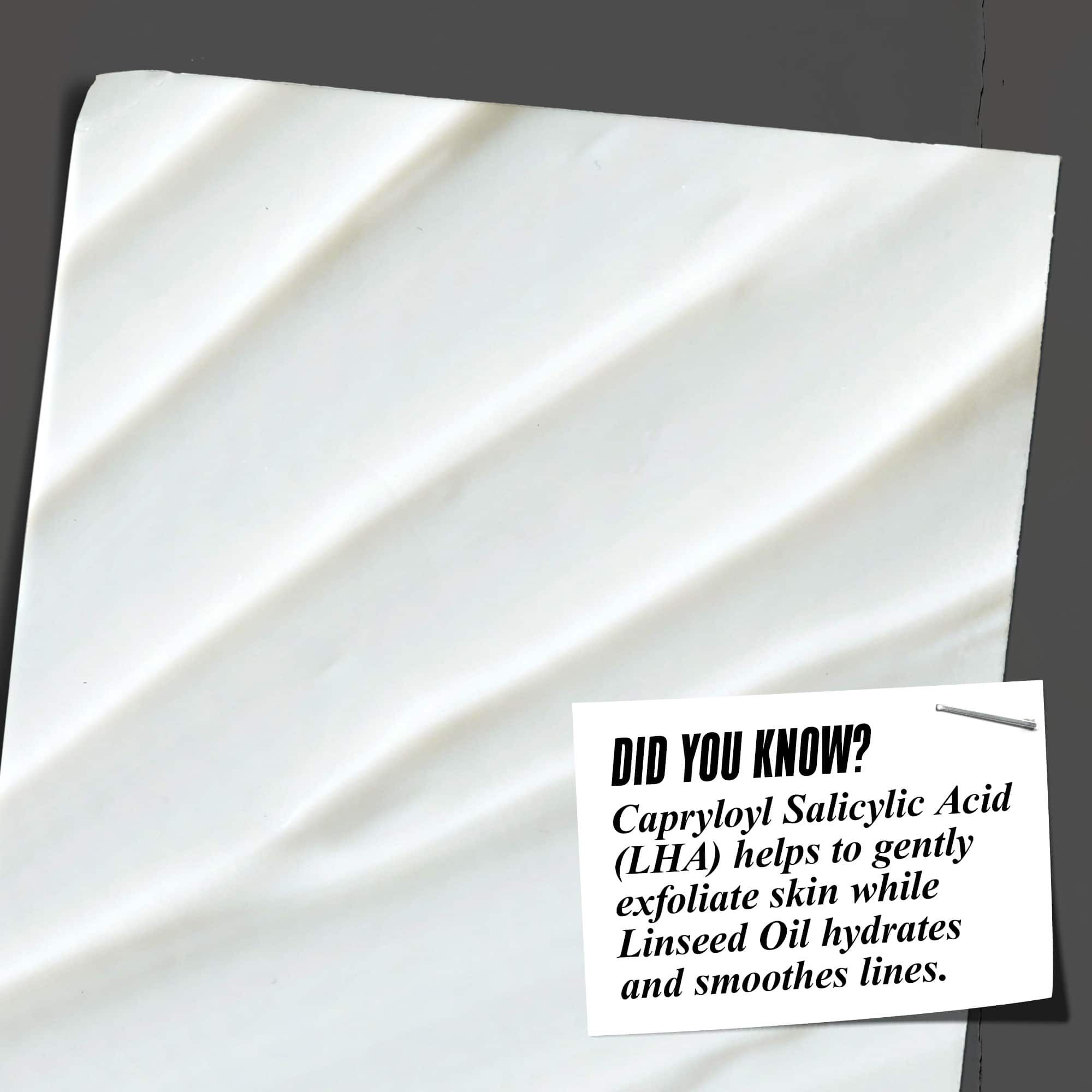 Знаехте ли? LHA помага за нежно ексфолиране, докато лененото масло хидратира и изглажда линиите.