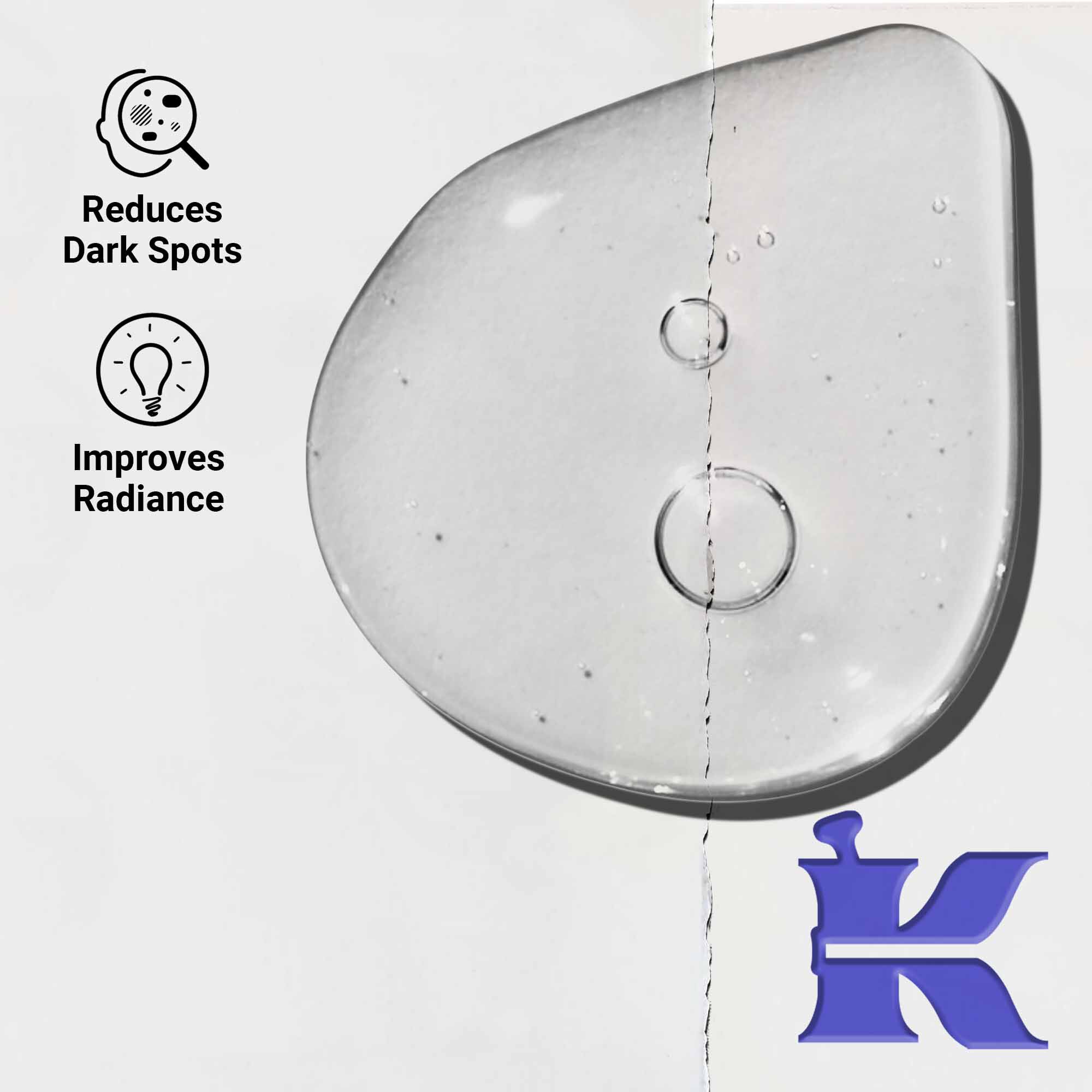 Близък план на текстурата на Clearly Corrective Dark Spot Solution, показващ прозрачни капки течност.