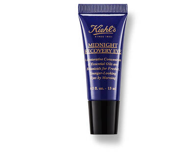 Тубичка с крем за очи Kiehl's Midnight Recovery Eye, с успокояващи масла за по-млади и свежи очи.